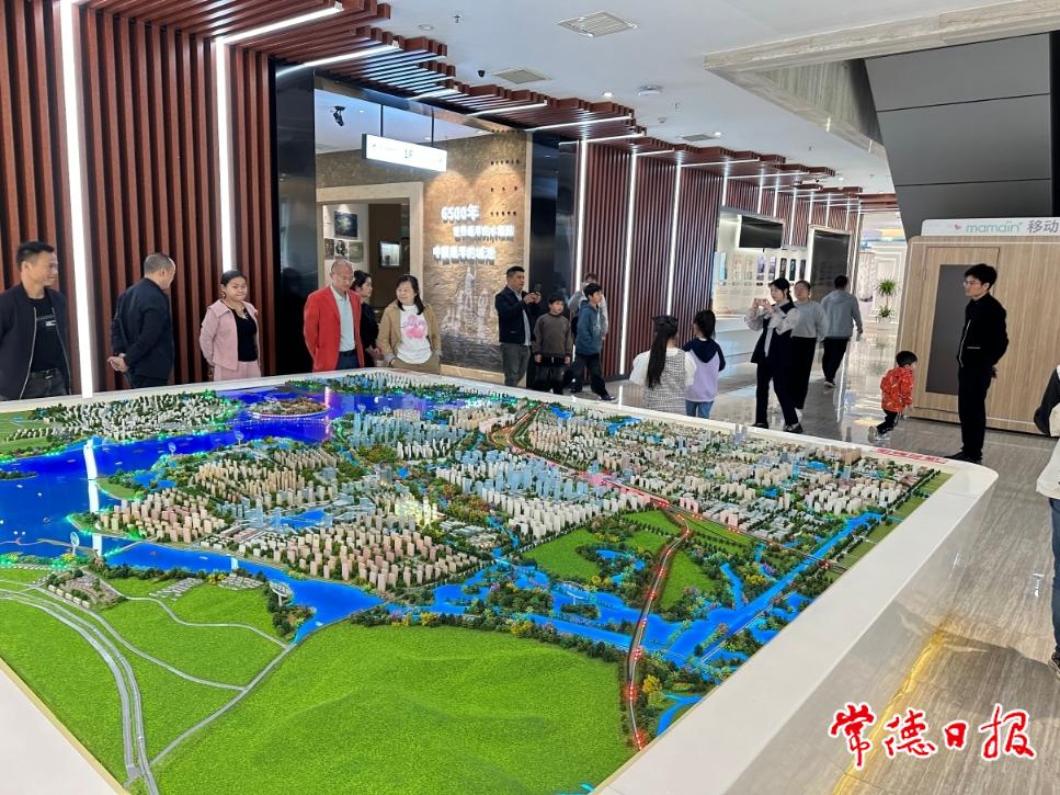 “五一”假期首日，常德市規劃展示館人氣火熱3.jpg